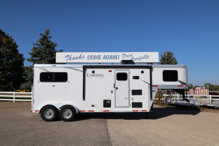 Used 2022 Lakota 2 horse LQ Horse Trailer