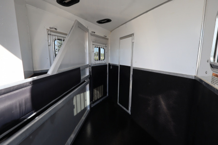 Used 2022 Lakota 2 horse LQ Horse Trailer