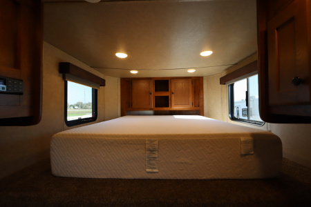 Used 2022 Lakota 2 horse LQ Horse Trailer