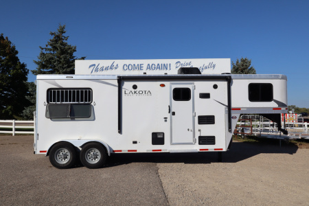 Used 2022 Lakota 2 horse LQ Horse Trailer