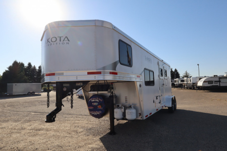 Used 2022 Lakota 2 horse LQ Horse Trailer