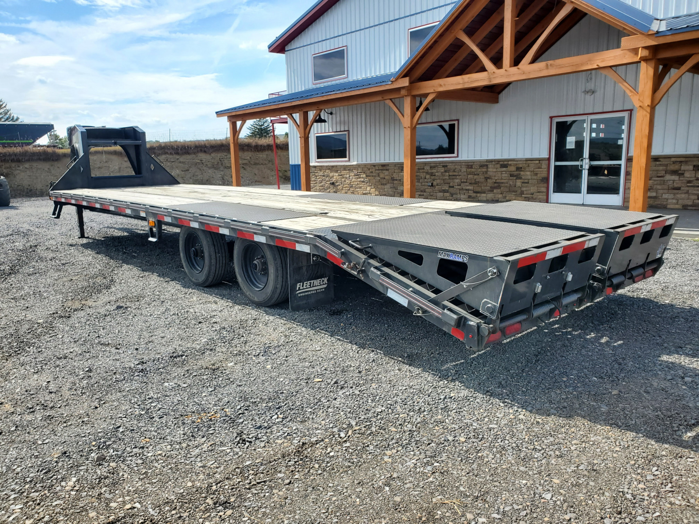 Used 2021 Diamond C Trailers FMAX210SS Flatbed Trailer / 25k GVWR / 102"x30'
