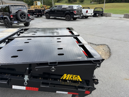 Used 2026 Big Tex Trailers 22GN GOOSENECK TRAILER 20+5 MEGA RAMPS