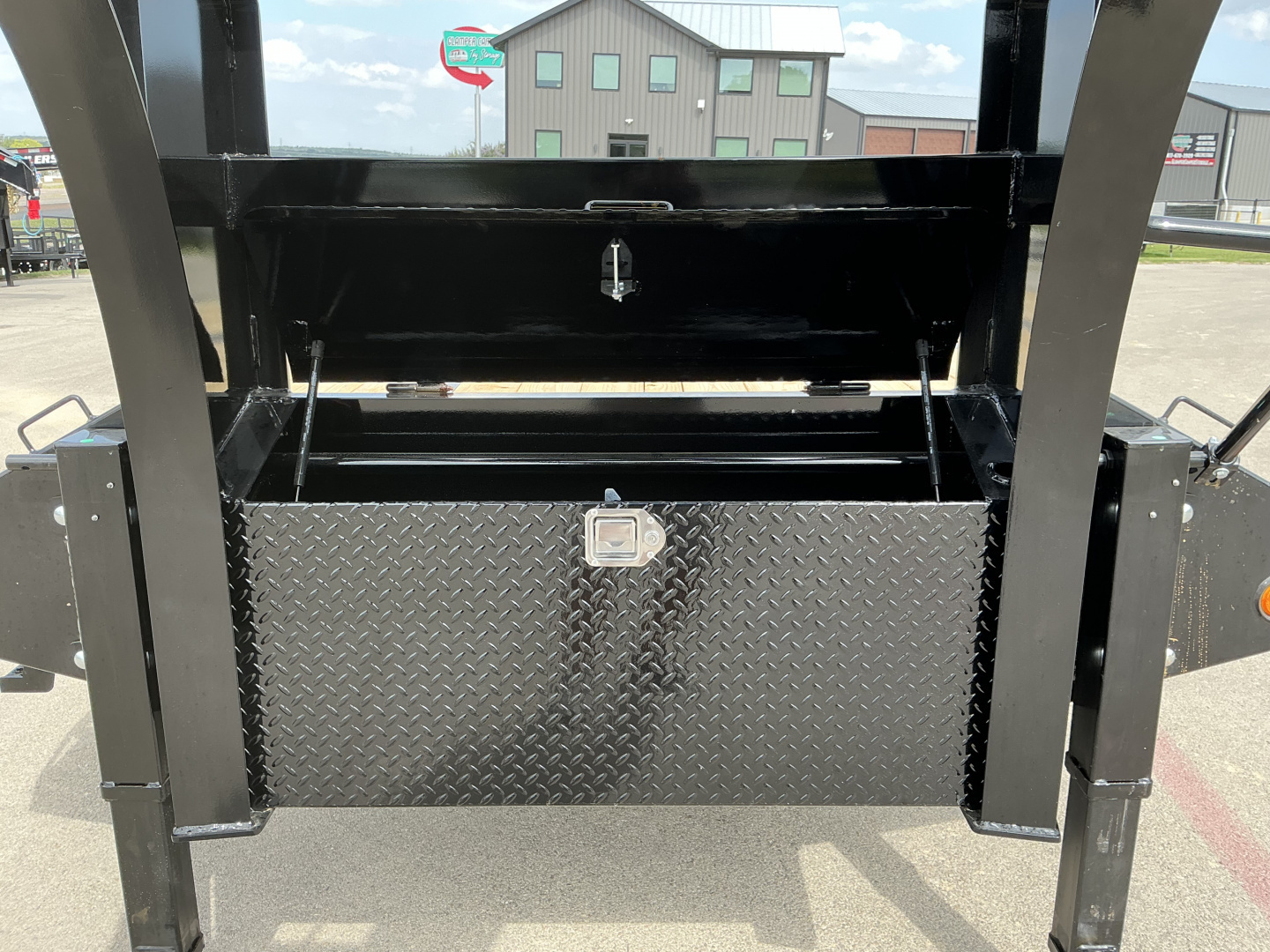 New 2026 PJ 102"x40' GN Low-Pro Air-Ride Flatbed w/ Duals - LD