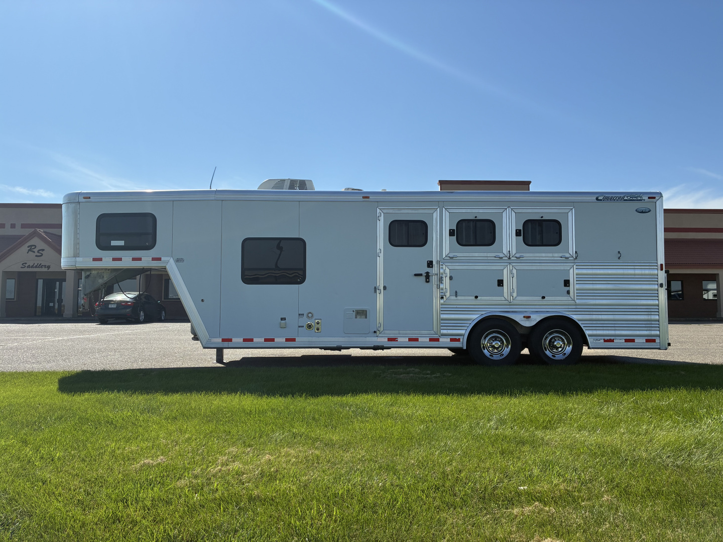 Used 2011 Cimarron 3H 9LQ Horse Trailer
