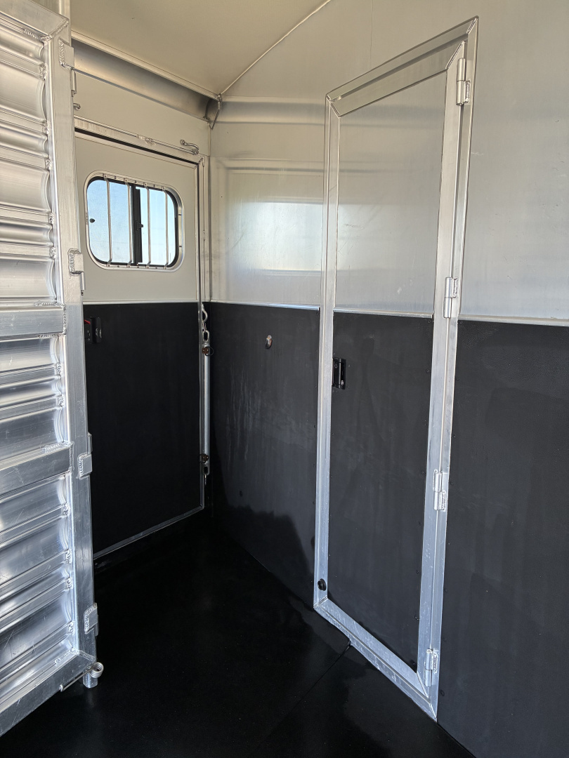 Used 2011 Cimarron 3H 9LQ Horse Trailer