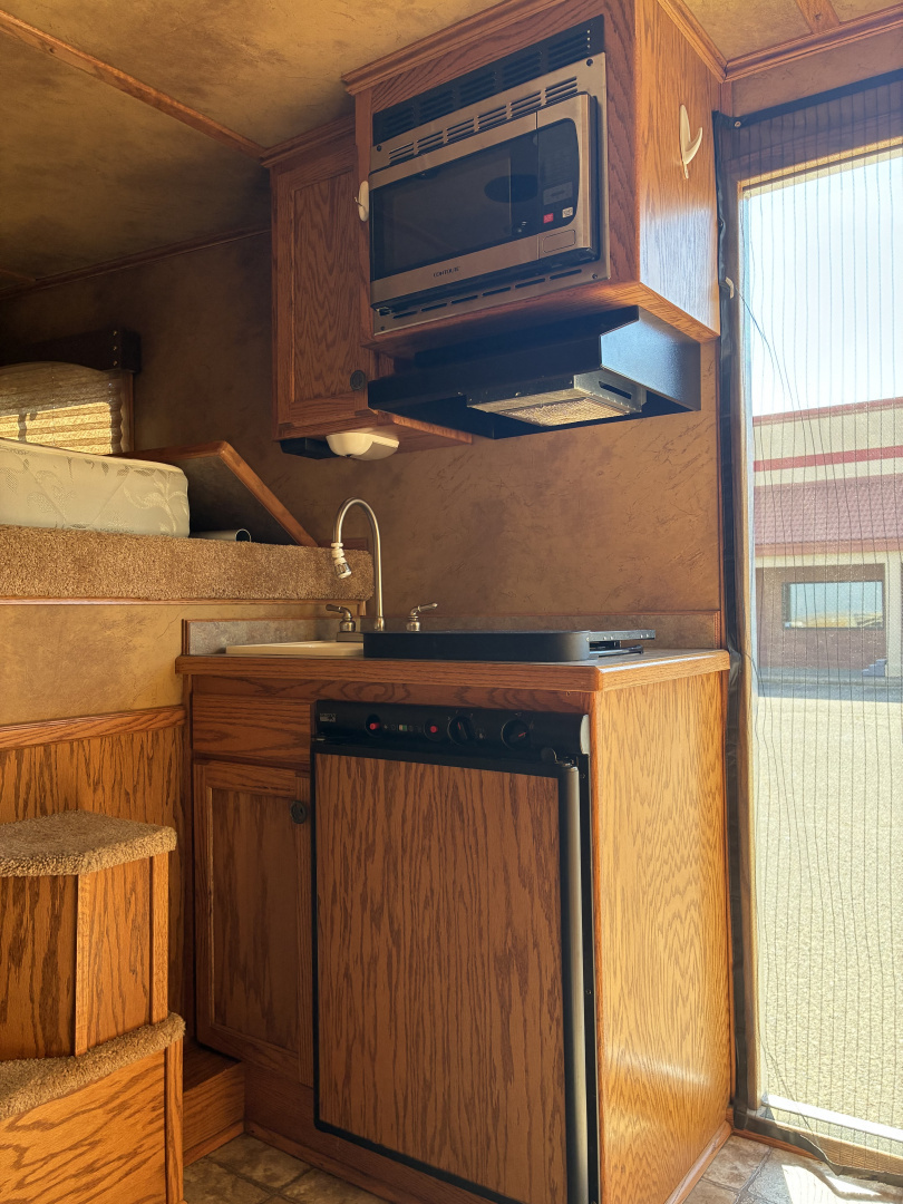 Used 2011 Cimarron 3H 9LQ Horse Trailer