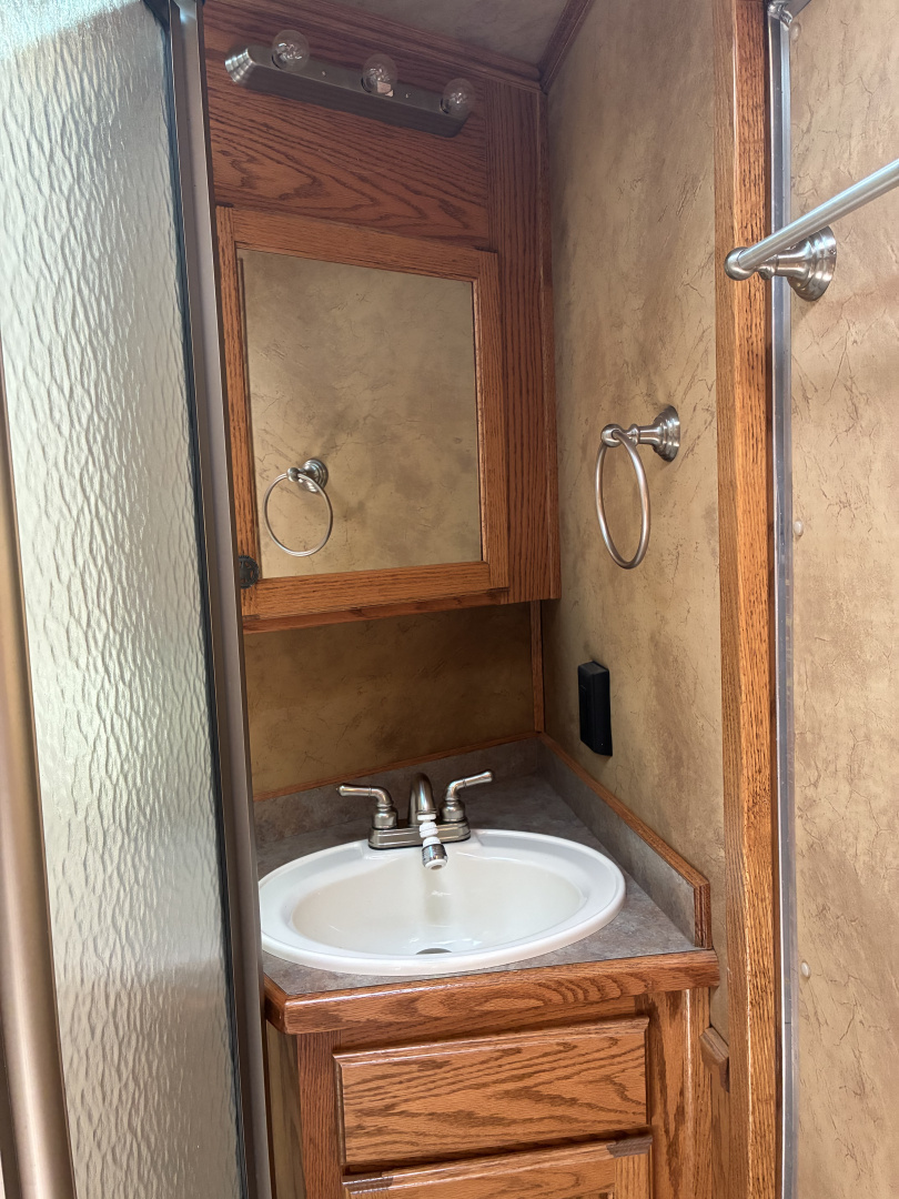 Used 2011 Cimarron 3H 9LQ Horse Trailer