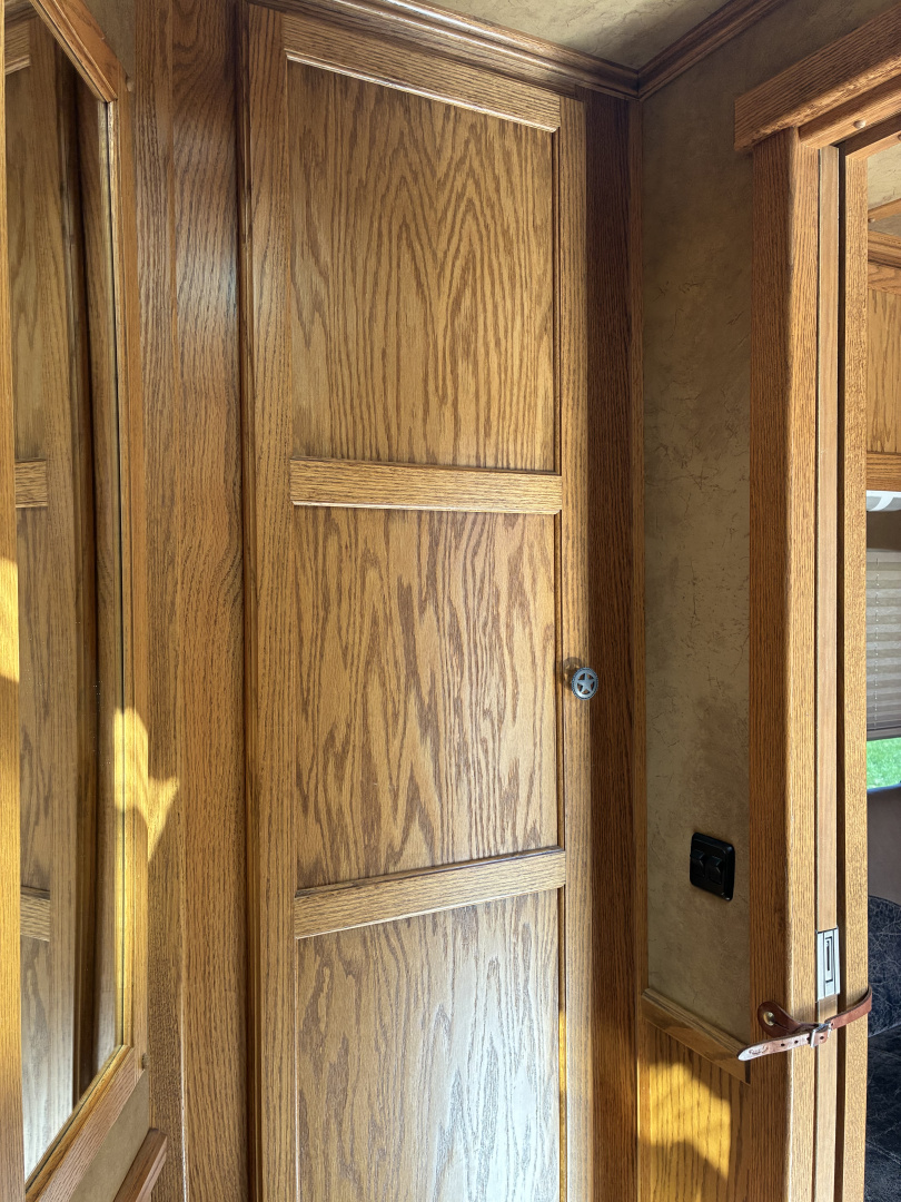Used 2011 Cimarron 3H 9LQ Horse Trailer