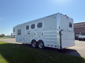 Used 2011 Cimarron 3H 9LQ Horse Trailer