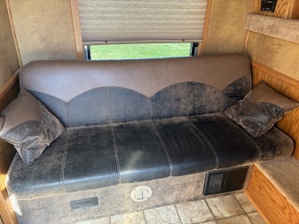 Used 2011 Cimarron 3H 9LQ Horse Trailer