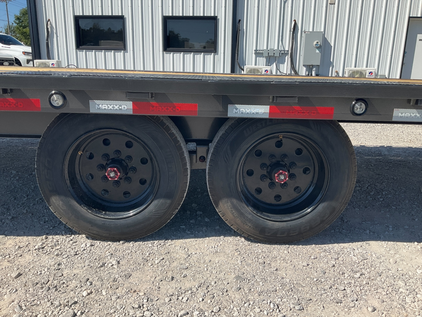 New 2026 MAXX-D 102”x22’ BP 16K Deckover Tilt – TOX