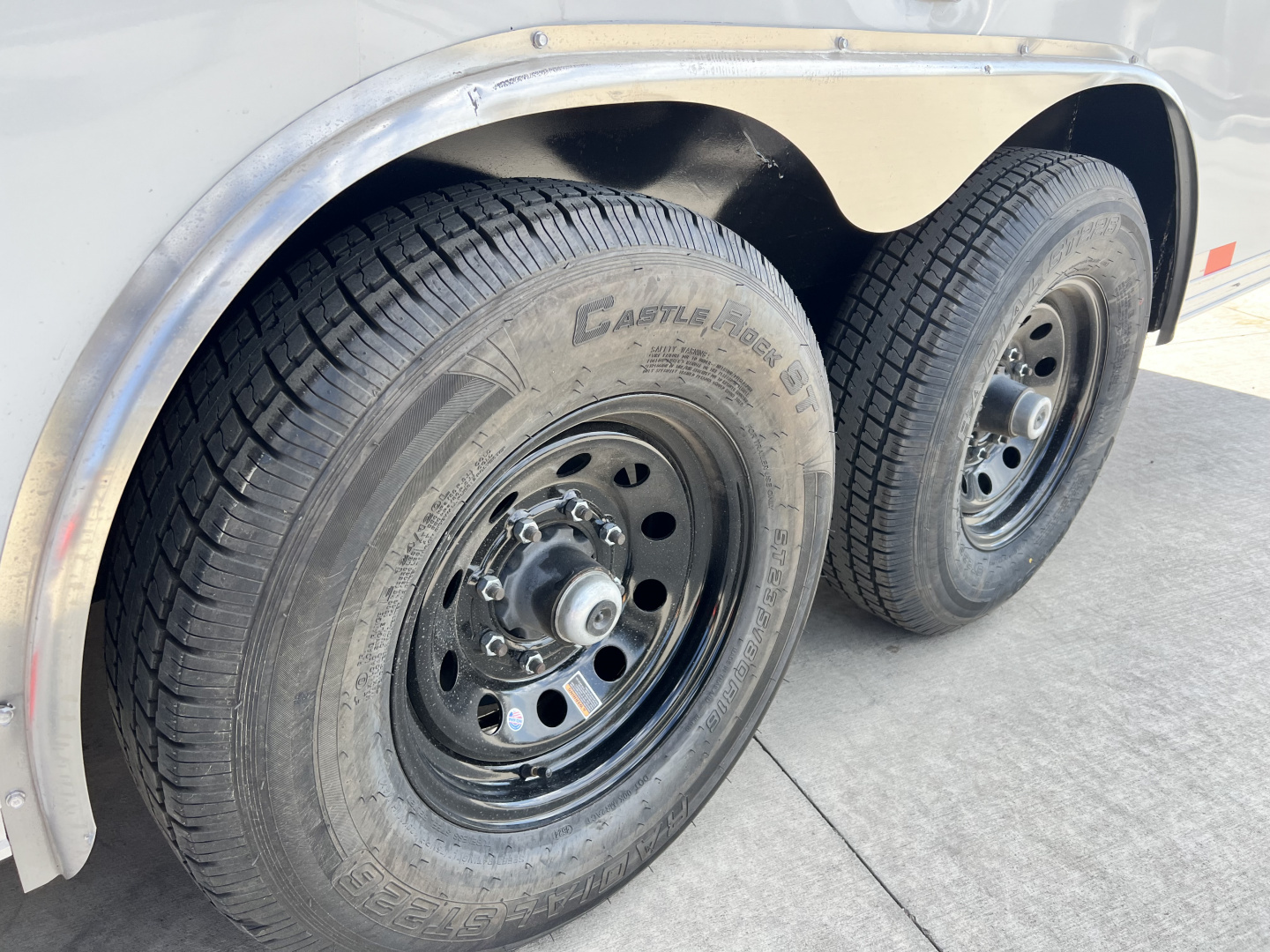 New NEW 2026 Bighorn R&M 8.5x24 +2V SUPERIOR QUALITY 14K Enclosed 7 ft Cargo Dovetail Trailer Car Hauler