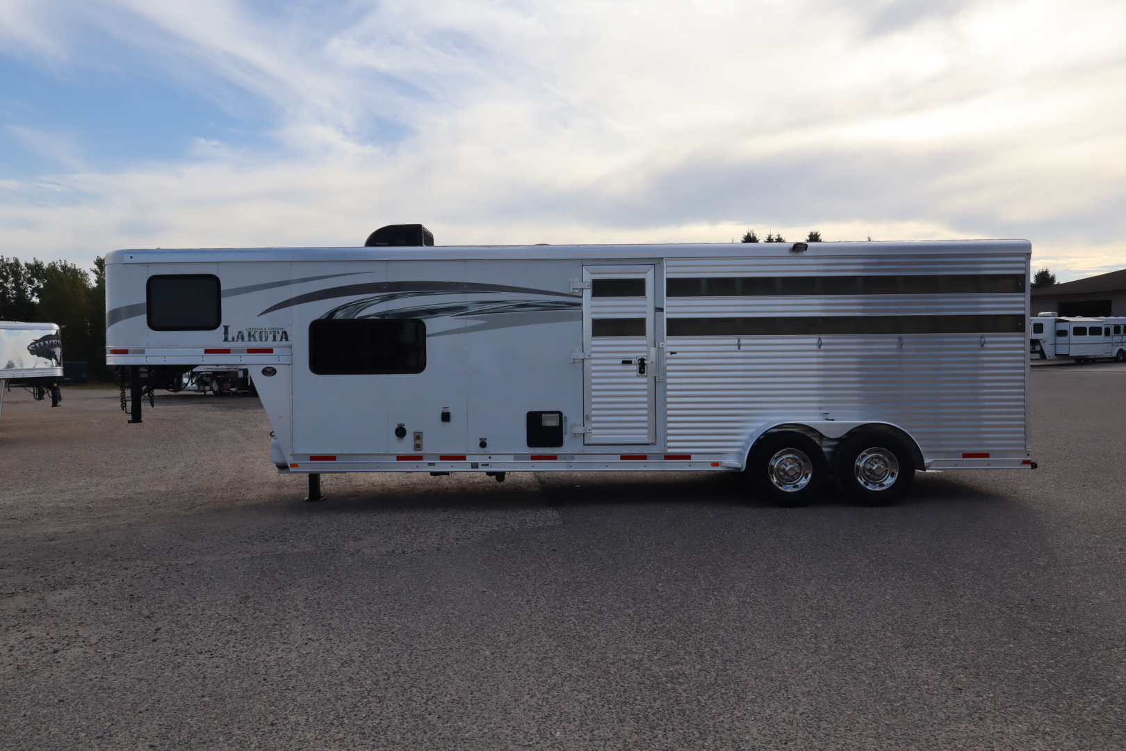 Used 2017 Lakota Stock/Combo LQ Horse Trailer