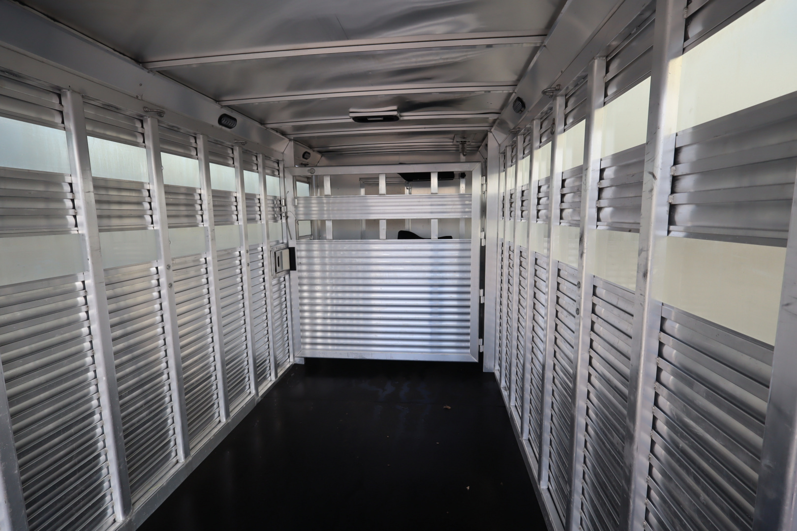 Used 2017 Lakota Stock/Combo LQ Horse Trailer
