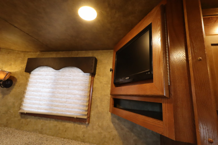 Used 2017 Lakota Stock/Combo LQ Horse Trailer