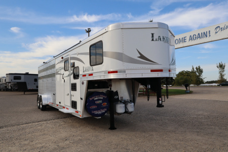 Used 2017 Lakota Stock/Combo LQ Horse Trailer