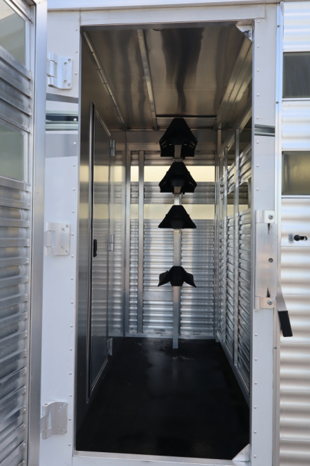 Used 2017 Lakota Stock/Combo LQ Horse Trailer