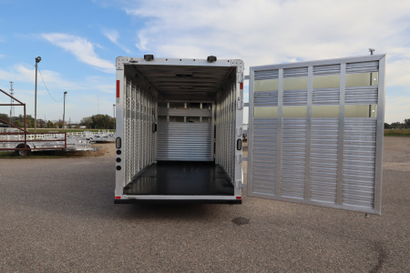 Used 2017 Lakota Stock/Combo LQ Horse Trailer