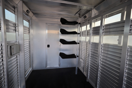 Used 2017 Lakota Stock/Combo LQ Horse Trailer