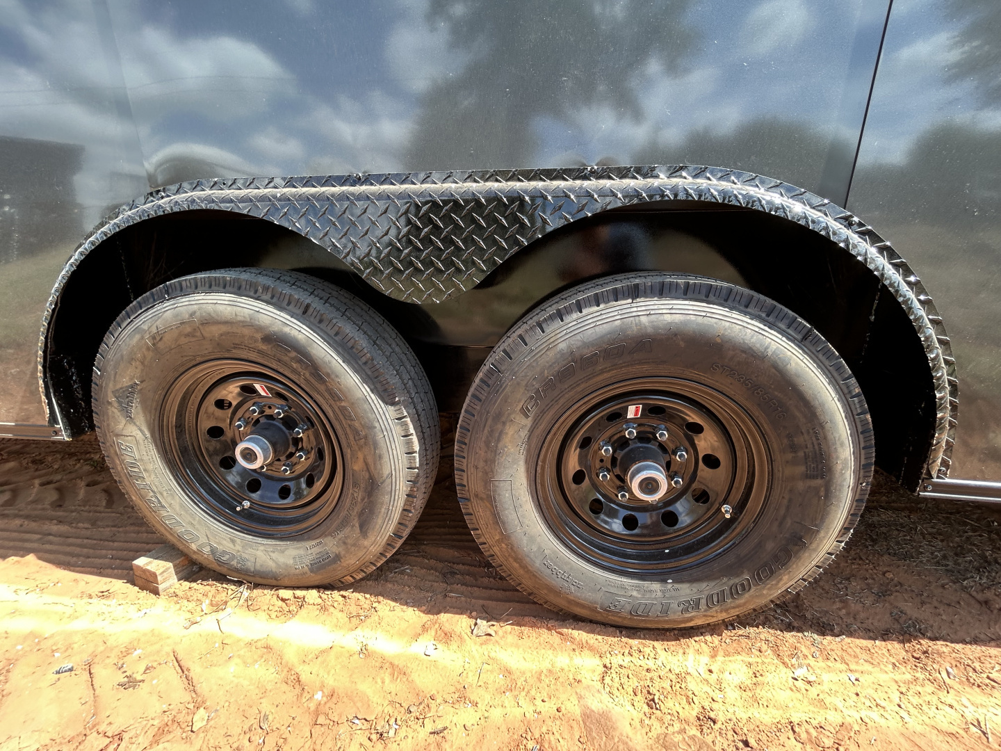 New 2025 Family Trailer 8.5x24 Tandem Axles(7K Drop Axles) Cargo / Enclosed Trailer