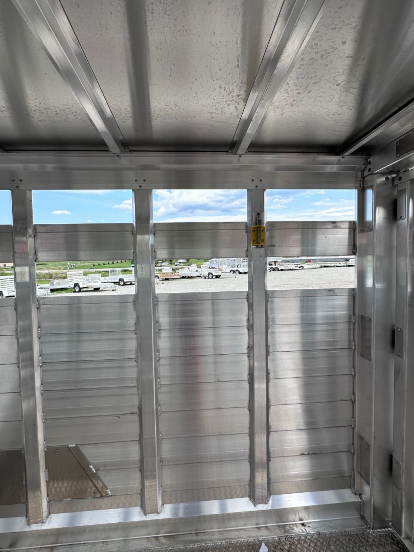 New 2026 EBY MAVERICK 24' Gooseneck Aluminum Stock Trailer w/ Rolling Gate (COMING NOV!!!)