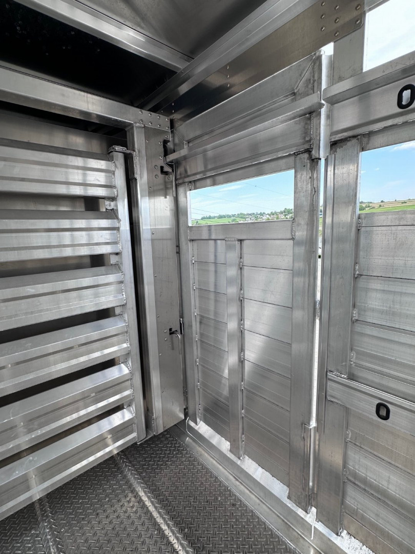 New 2026 EBY MAVERICK 24' Gooseneck Aluminum Stock Trailer w/ Rolling Gate (COMING NOV!!!)