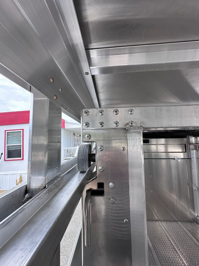 New 2026 EBY MAVERICK 24' Gooseneck Aluminum Stock Trailer w/ Rolling Gate (COMING NOV!!!)