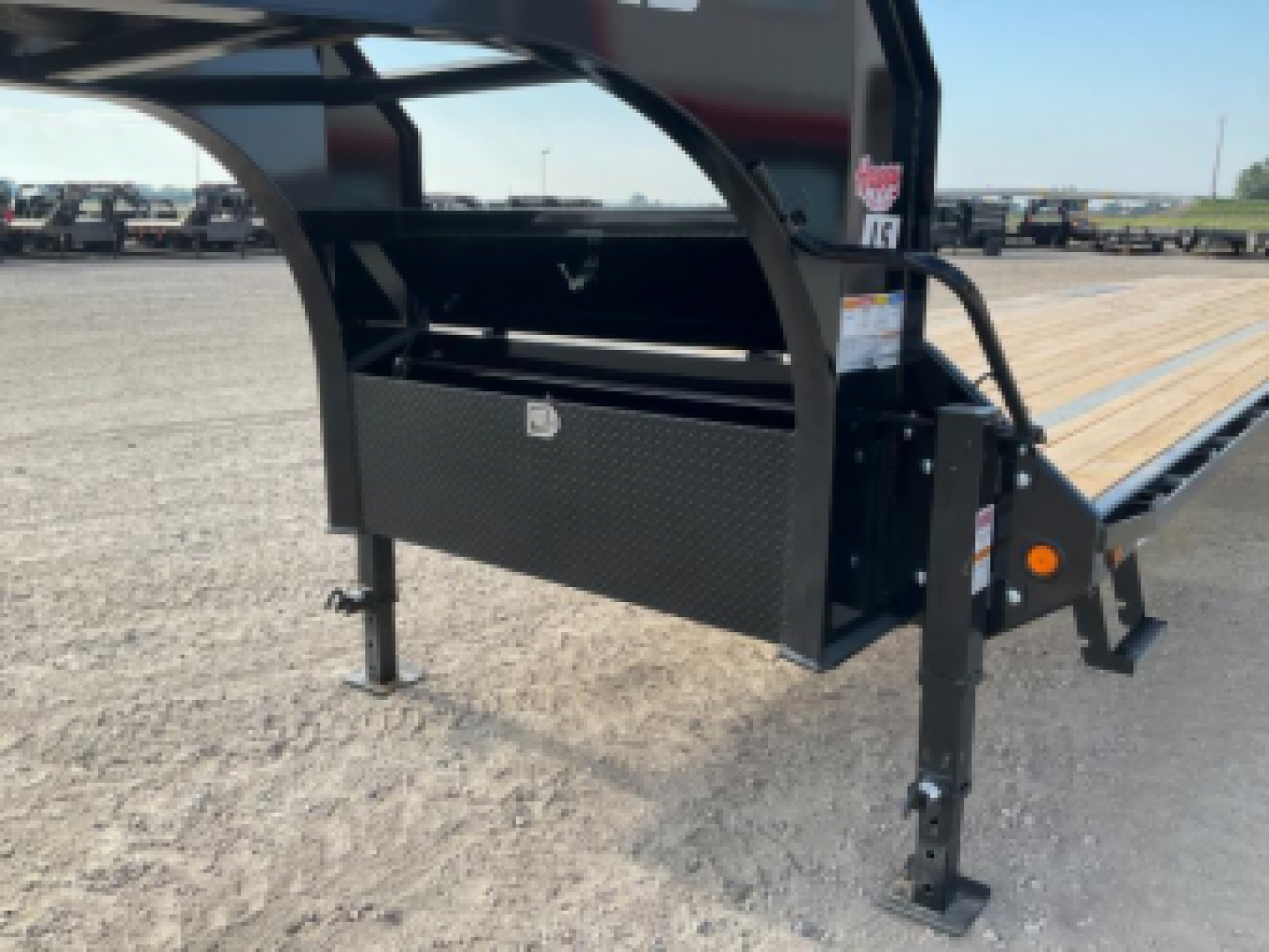 New 2026 PJ 102"x40' GN Low-Pro Flatbed w/ Singles - LS