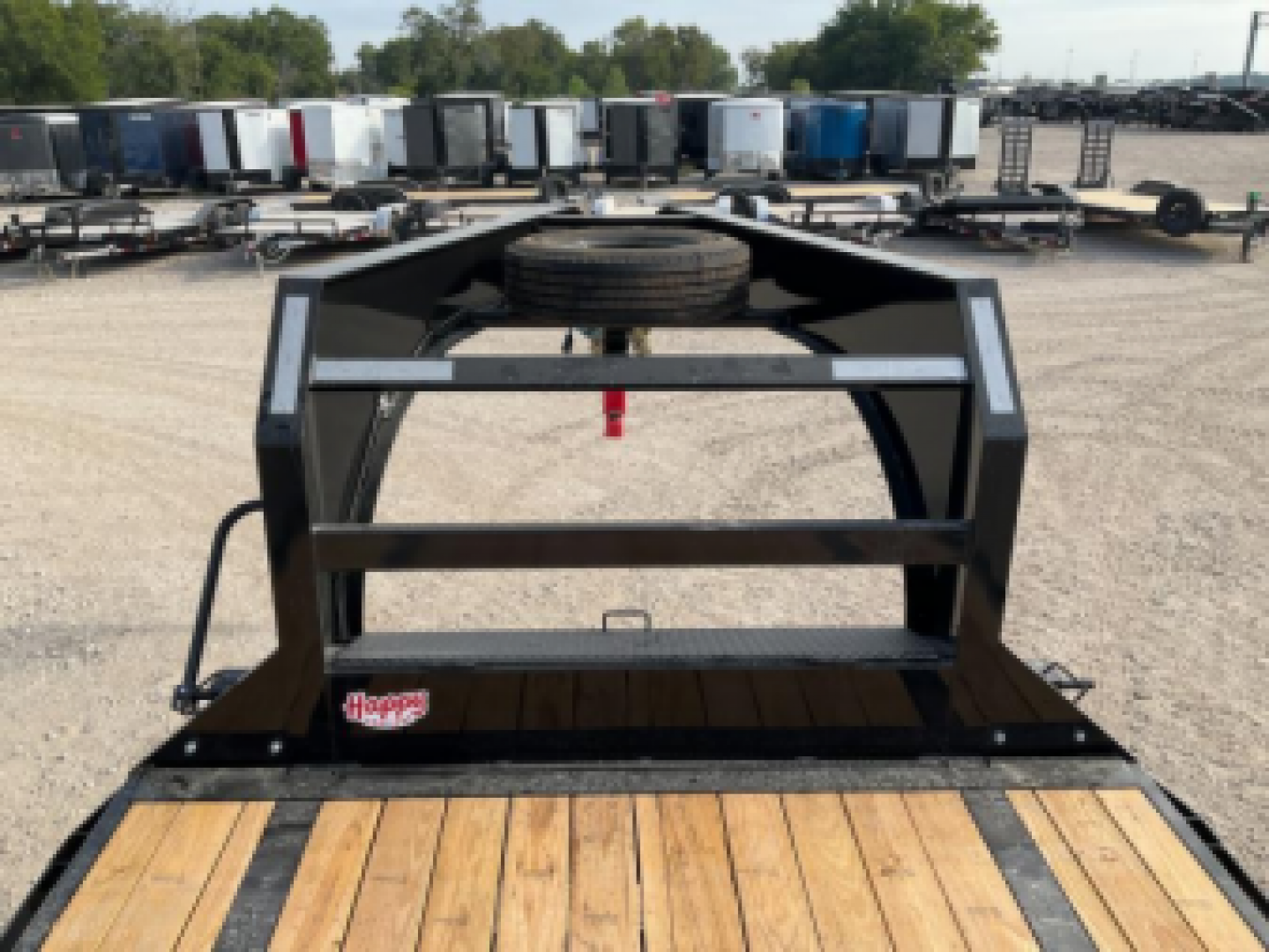 New 2026 PJ 102"x40' GN Low-Pro Flatbed w/ Singles - LS