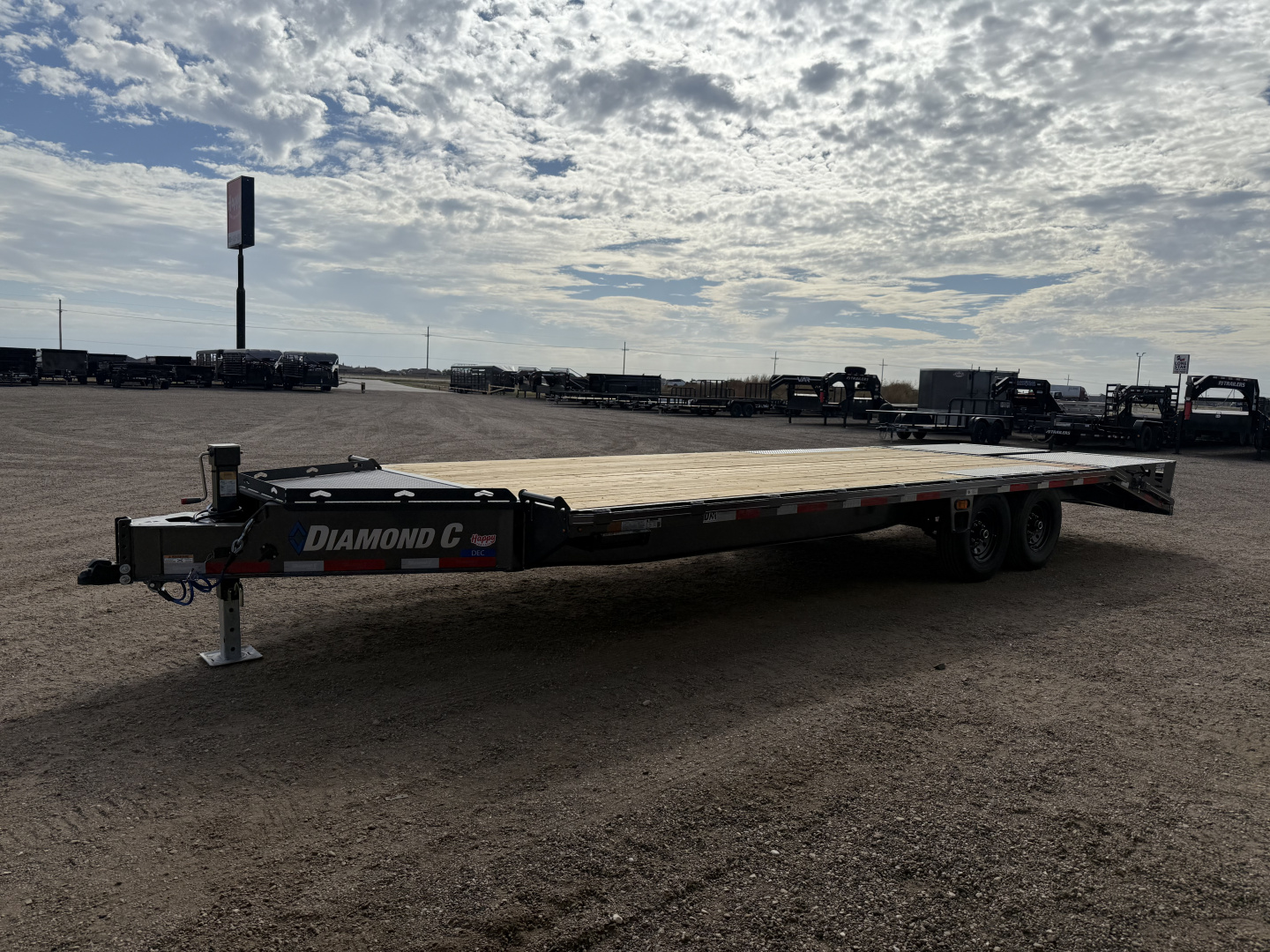 New 2026 Diamond C 102"x24' BP HD Deckover Equipment Trailer - DEC207