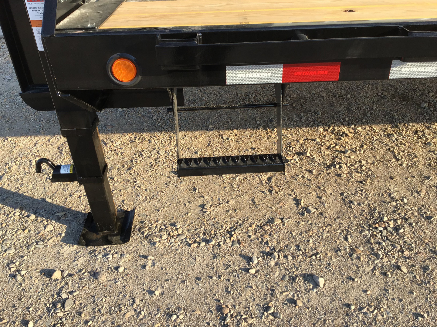 New 2026 PJ 102”x30’ Quest Gooseneck Flatbed w/ Singles – LQ