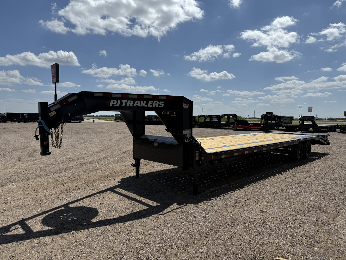 New 2026 PJ 102”x30’ Quest Gooseneck Flatbed w/ Singles – LQ