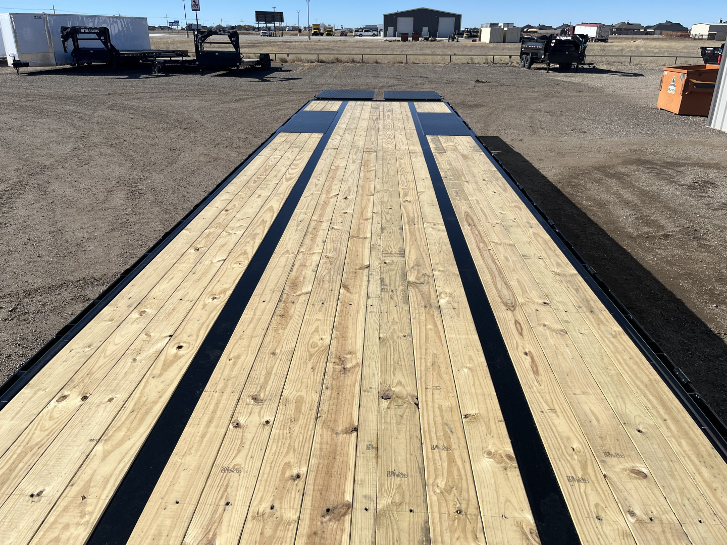 New 2026 PJ 102"x40' GN Low-Pro Air-Ride Flatbed w/ Duals - LD