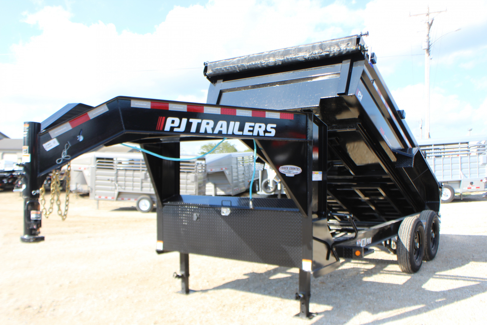 New 2026 PJ TRAILERS DL 14' Gooseneck Dump Trailer