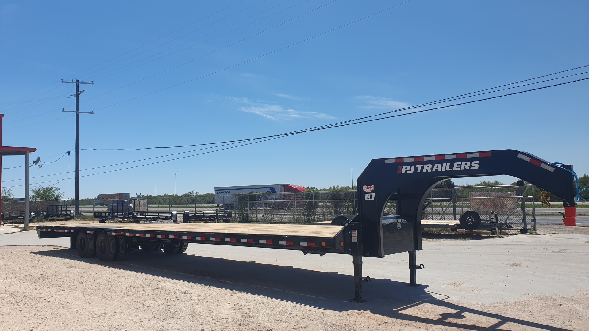 New 2026 PJ 102"x40' GN Low-Pro Flatbed w/ Duals - LD
