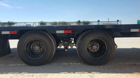 New 2026 PJ 102"x40' GN Low-Pro Flatbed w/ Duals - LD