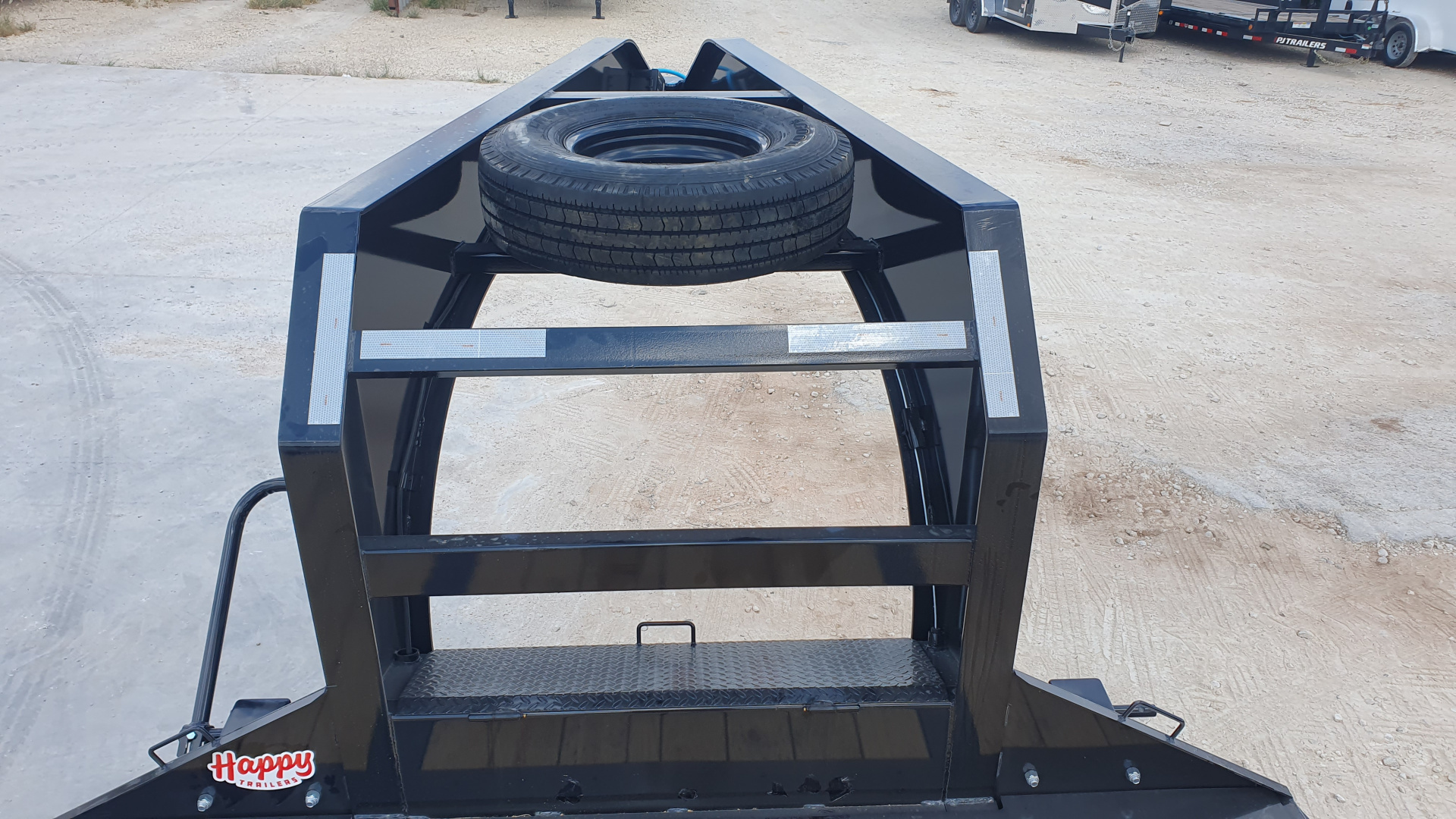 New 2026 PJ 102"x40' GN Low-Pro Flatbed w/ Duals - LD