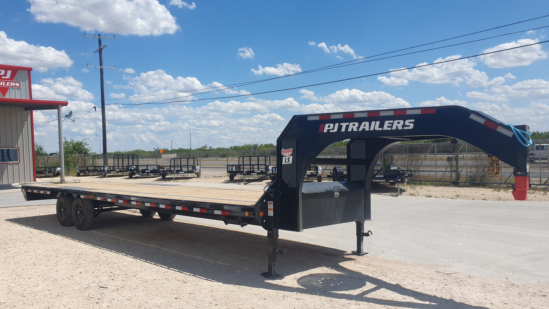 New 2026 PJ 102"x30' GN Low-Pro Flatbed w/ Singles - LS
