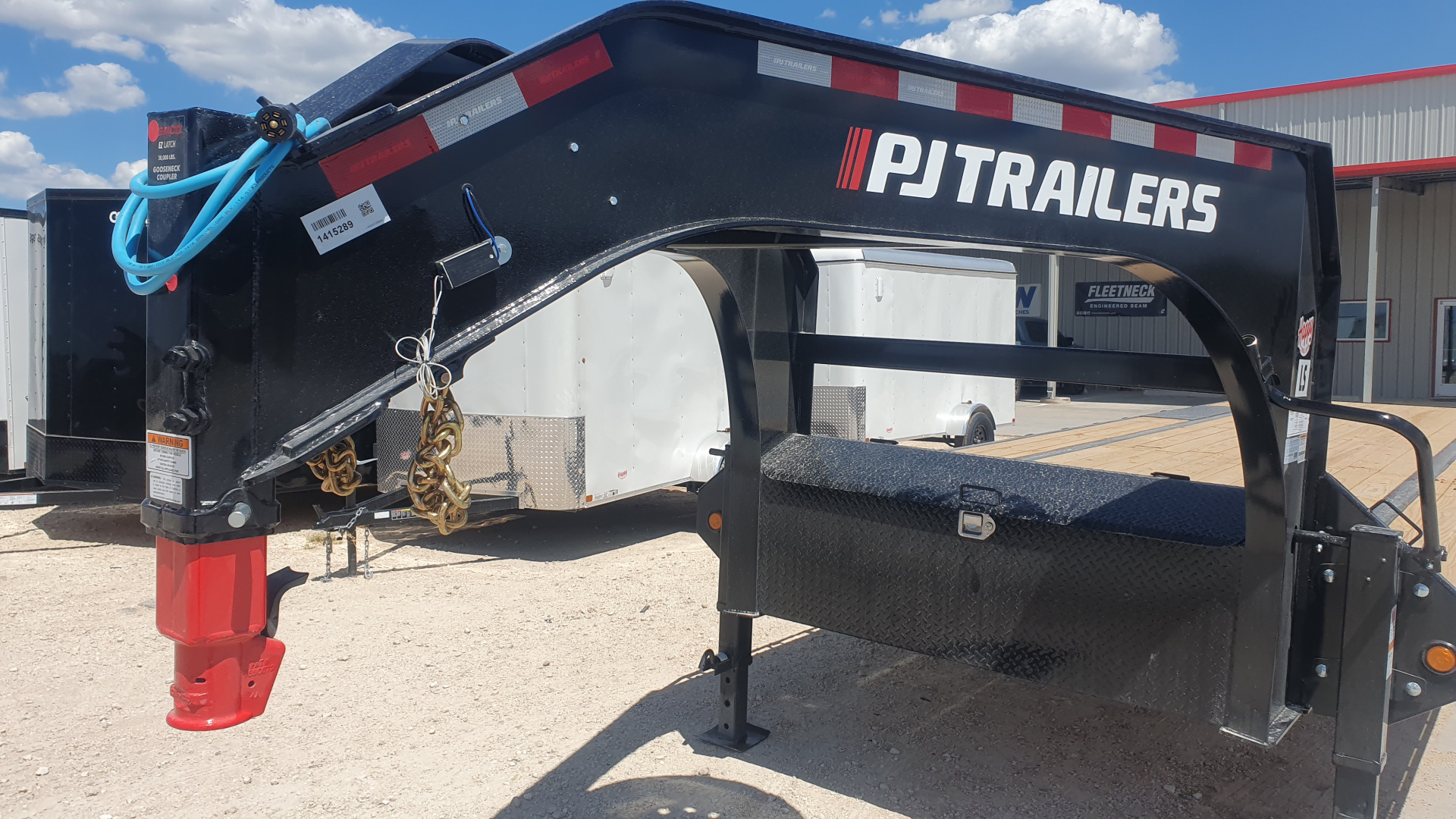 New 2026 PJ 102"x30' GN Low-Pro Flatbed w/ Singles - LS