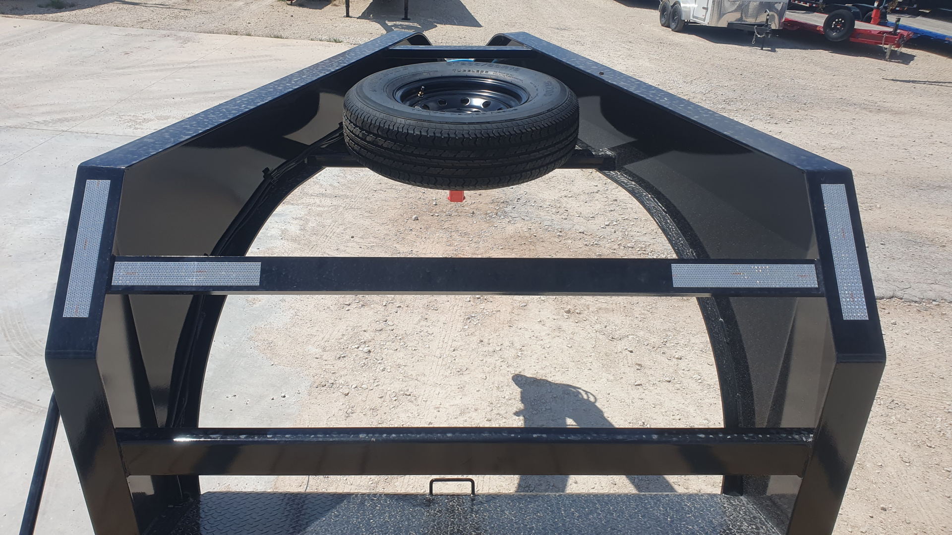 New 2026 PJ 102"x30' GN Low-Pro Flatbed w/ Singles - LS