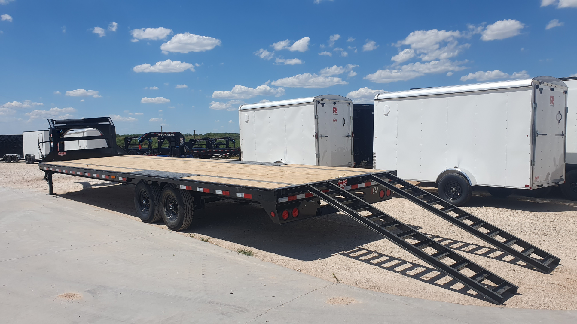 New 2026 PJ 102"x30' GN Low-Pro Flatbed w/ Singles - LS