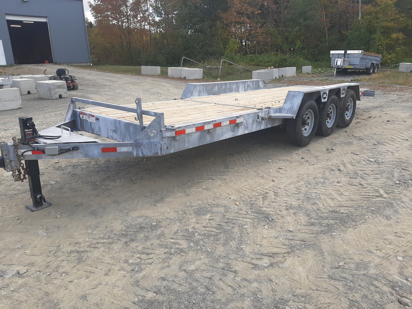 Used 2022 LWL Trailers 22' Triaxle Split Tilt Equipment Trailer