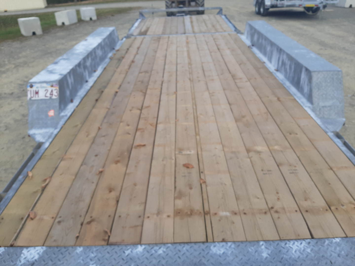 Used 2022 LWL Trailers 22' Triaxle Split Tilt Equipment Trailer