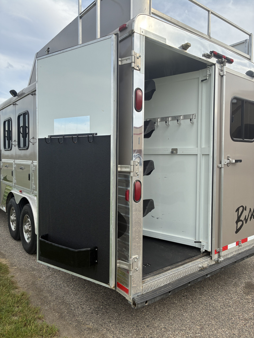 Used 2014 4H Bison Coach 12' LQ Horse Trailer