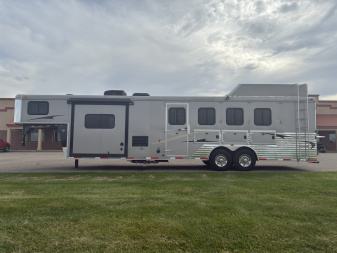 Used 2014 4H Bison Coach 12' LQ Horse Trailer