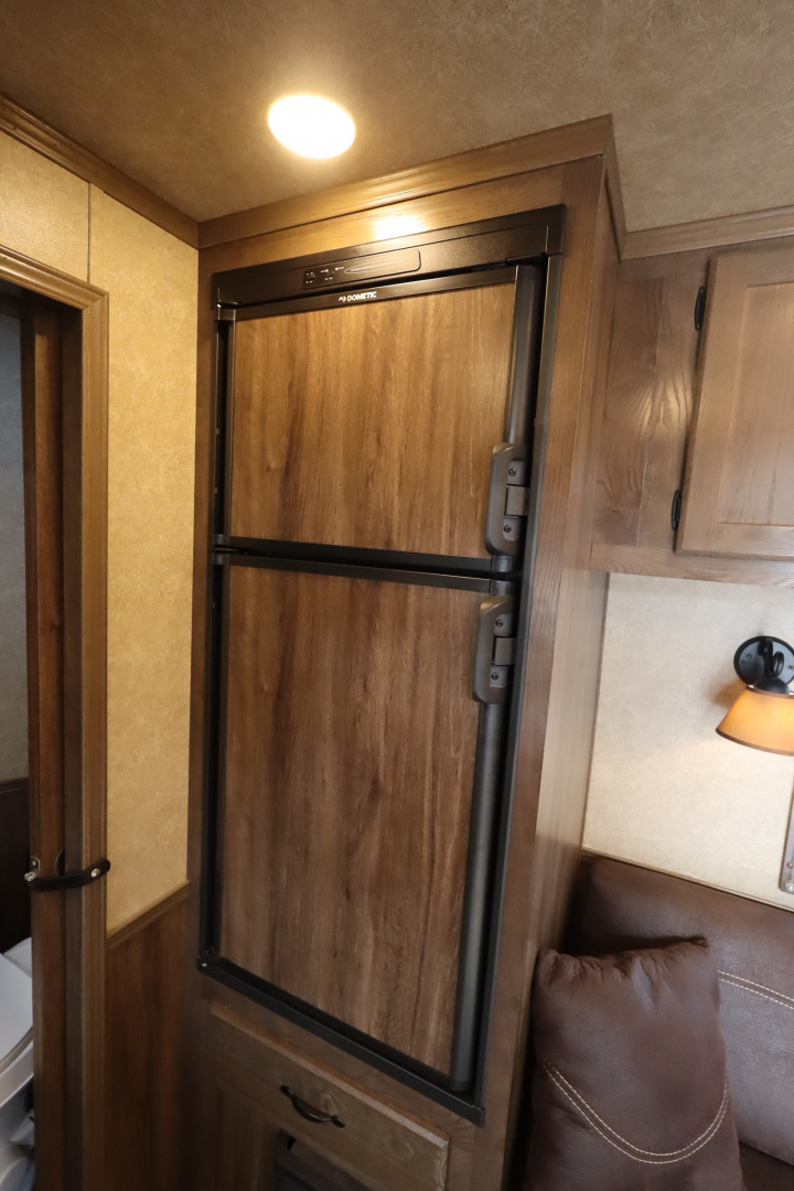 Used 2020 Lakota Charger 2 Horse LQ Horse Trailer