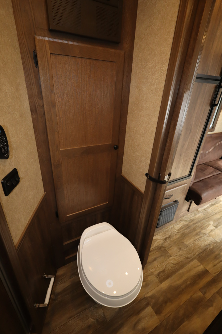 Used 2020 Lakota Charger 2 Horse LQ Horse Trailer