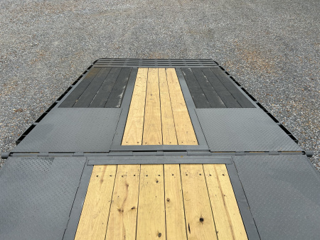 New 2026 MAXXD Gooseneck Trailer | 32' x 102' 30K GVWR