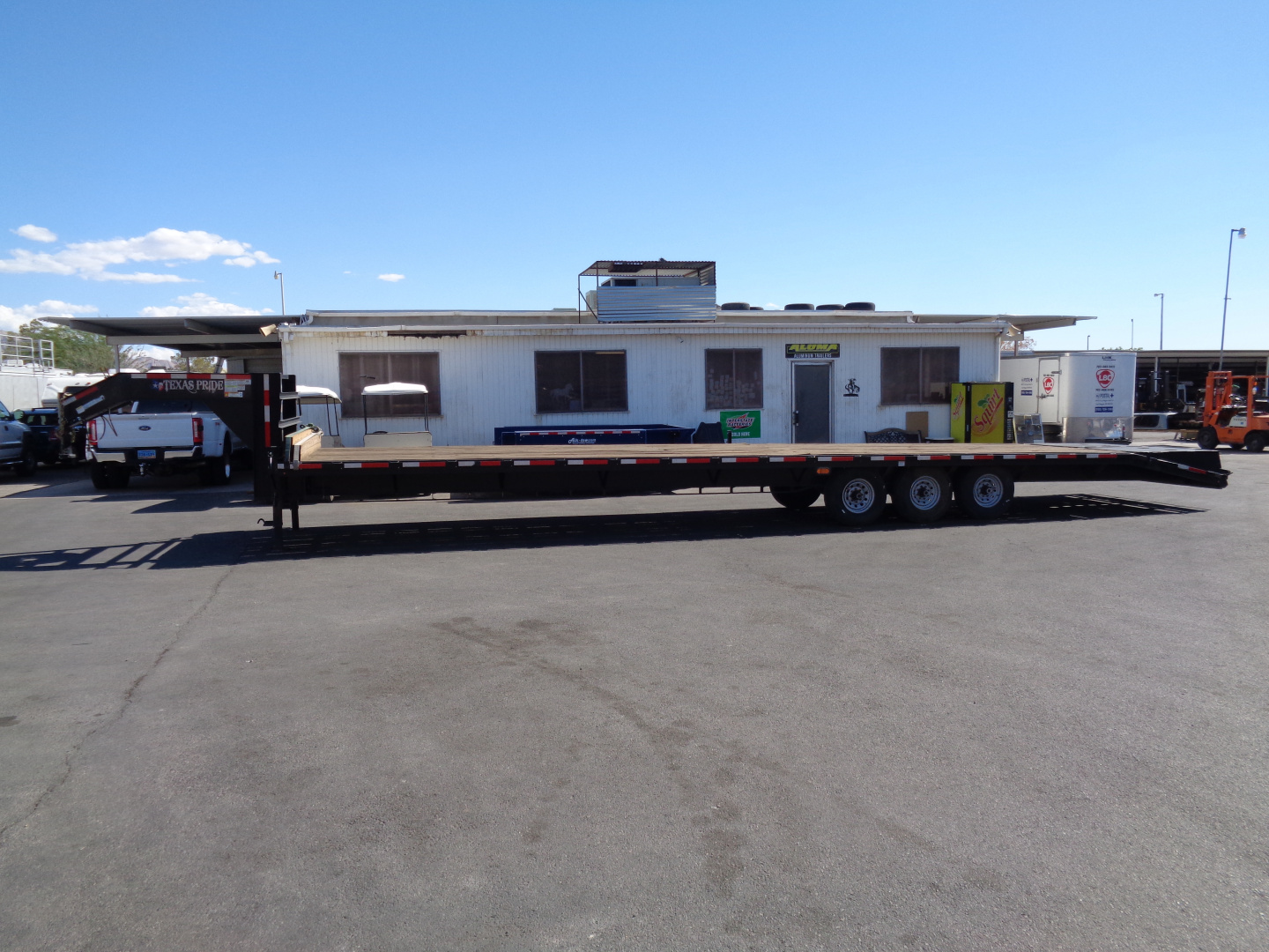 New 2023 Texas Pride Trailers * 22GN-40 * 40Ft Gooseneck Flatbed Trailer w/ Flip Over Ramps